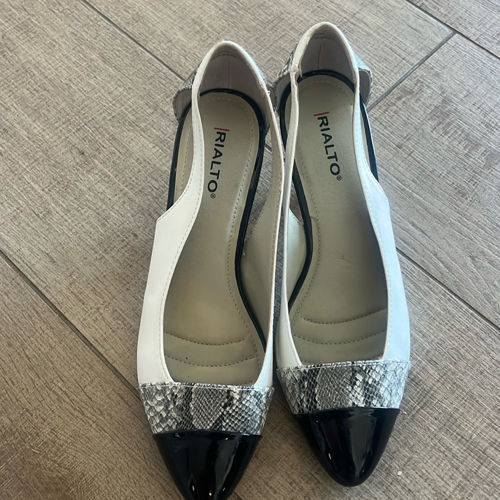 Rialto heels white black snakeskin 9 amazing!